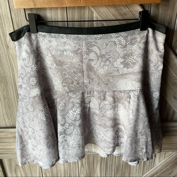 NWT - Express Flowy Miniskirt - Picture 2 of 12